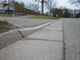 Bordsteinabsenkung Beton.JPG